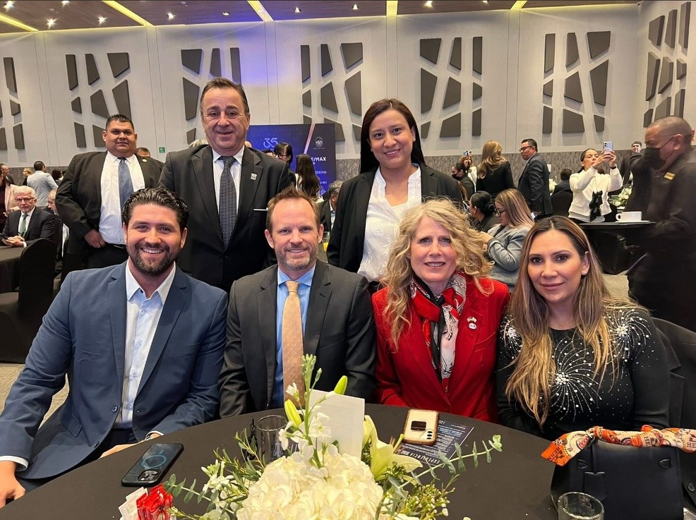 Arlen Beileson with fellow real estate professionals at an industry awards event